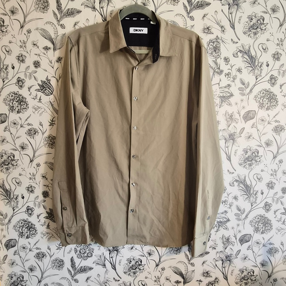 DKNY Mens Medium Khaki Tan Stretch Long Sleeve Button Down Minimalist Clean Fit